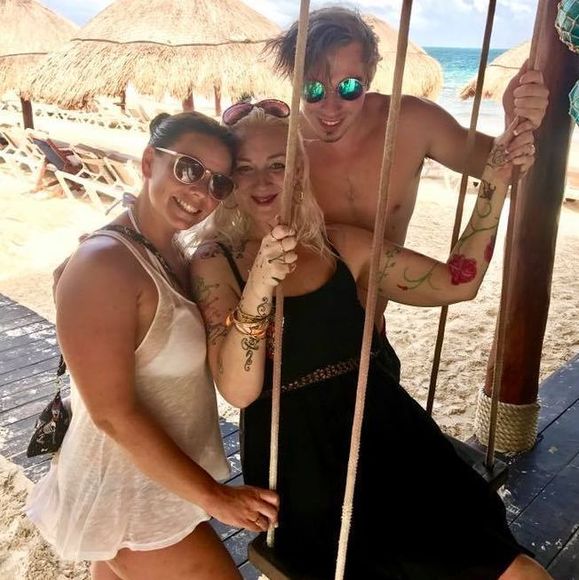 Meet your Posher, Jenn - Picture 1 of 1